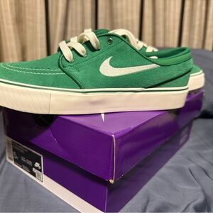 Nike Green Canvas Sneakers with White Swoosh